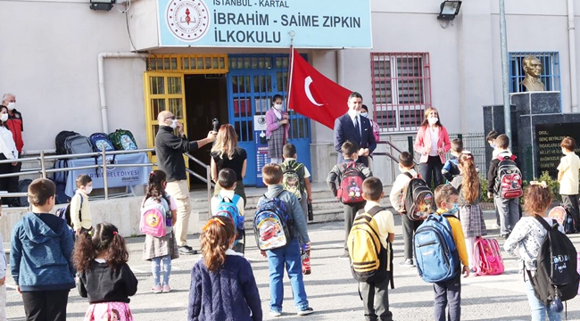 Başkan Yüksel, Yüz Yüze Eğitimin İlk Gününde Öğrencileri Yalnız Bırakmadı